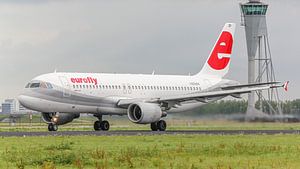 Passagierflugzeug vom Typ Meridiana Fly Airbus A320-200.