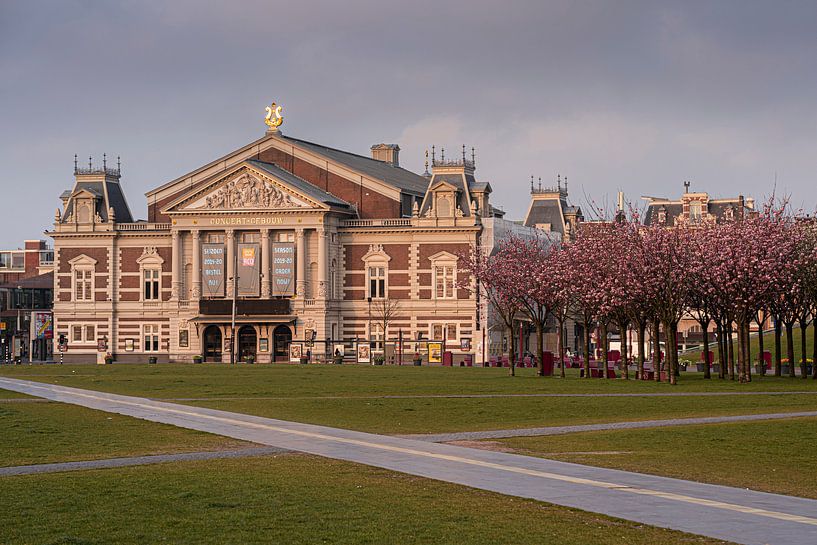 Het concertgebouw in het voorjaar van Thea.Photo