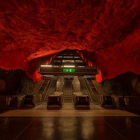 Station de métro de Stockholm rouge noir par Wouter Putter Rawbirdphotos sur Rawbird Photo's Wouter Putter