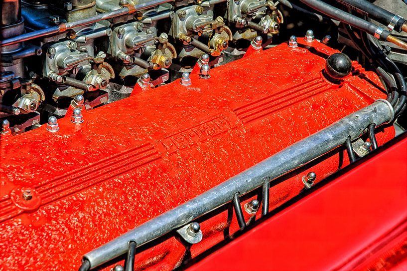 Ferrari V12 motor in een klassieke Ferrari GT auto van Sjoerd van der Wal Fotografie