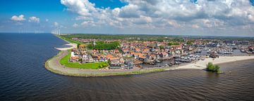 Urk luchtfoto van het voormalige eiland aan het IJsselmeer