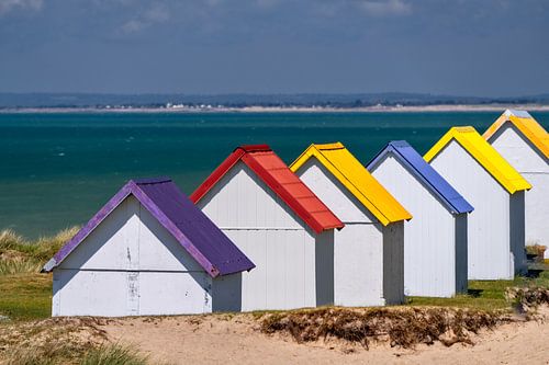 Kleurrijke strandhuisjes, Gouville, Normandië, Frankrijk