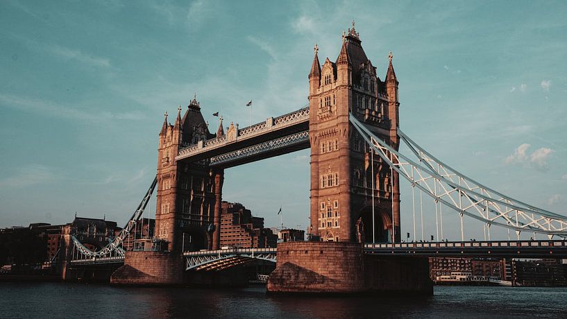Tower Bridge by Hello Pompoyo