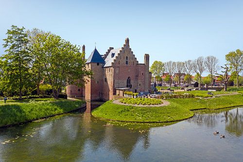 Luchtfoto van kasteel  Radboud in Medemblik