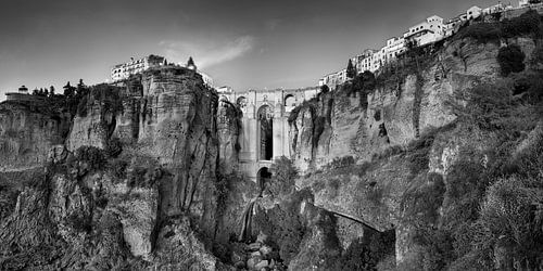 Panorama des gorges de Ronda en Espagne en Andalousie en noir et blanc
