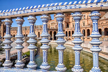 Typisch Spaans hekwerk op Plaza de España, Spanje