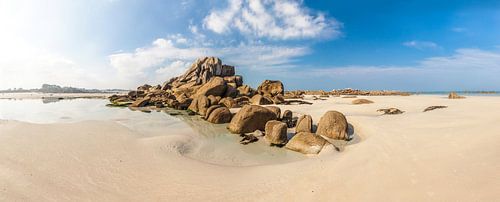 Rotsachtig landschap en strand van Kerfissien, Bretagne
