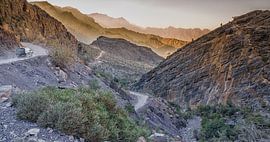 Offroad door Jebel Shams by Karin Mooren