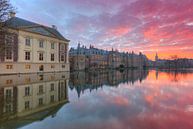 Mauritshuis Museum,  Binnenhof en Hofvijver in Den Haag na zonsondergang van Rob Kints thumbnail