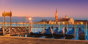 Sonnenaufgang auf dem Markusplatz in Venedig