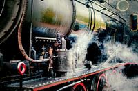 Close-up van een klassieke stoomlocomotief