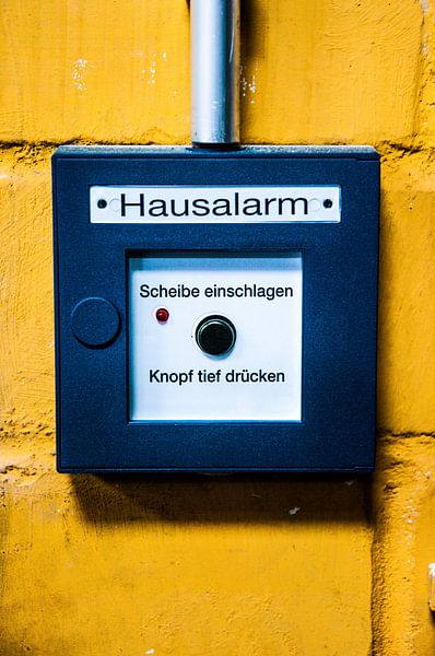 Alarm button by Norbert Sülzner