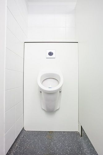 Urinale auf der Herrentoilette