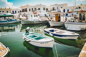 Port de pêche traditionnel sur Paros, Grèce sur Daphne Groeneveld