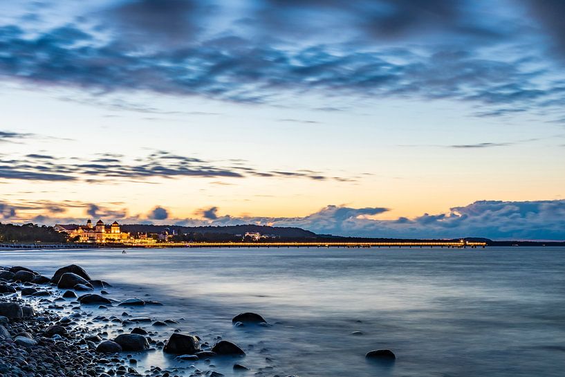 Seebad Binz auf Rügen in der Abenddämmerung von Werner Dieterich