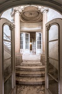 Portail d'entrée d'une villa d'Europe de l'Est