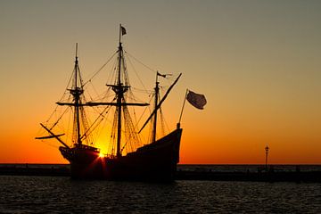 Historisch museum schip de Halve Maen bij zonsopkomst van Marianne Jonkman