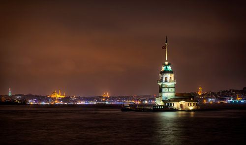 Kiz Kulesi, Meisjestoren, ofwel Leander's Tower in Istanbul in de nacht