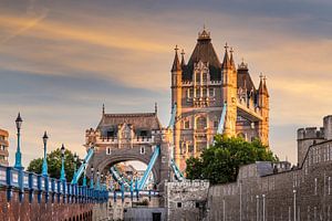 Le Tower Bridge à la tombée de la nuit