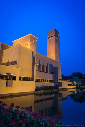 Raadhuis Hilversum bij avond