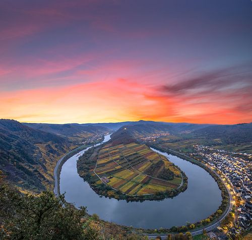Mosel loop in de zonsopgang