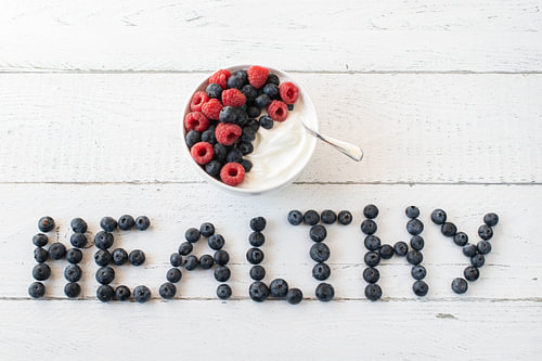 Frische Beeren-Bowl mit Joghurt – „Healthy“ Food-Art aus Heidelbeeren Teil 1)