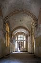 Verlaten corridor in Beelitz Heilstätten van Frans Nijland thumbnail