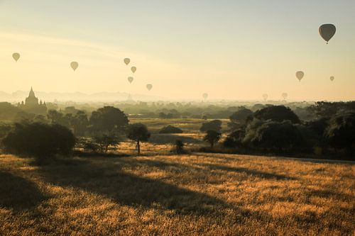 Magical morning in Bagan (Myanmar)