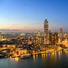 Panorama nocturne de Rotterdam à Erasmusbrug sur la Meuse sur Sjoerd van der Wal Photographie