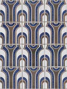 Geometrische portugiesische Azulejo-Fliesen in Blau und Braun