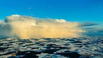 Luchtfoto van een onweersbui van Denis Feiner