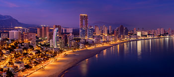 Eclairage du soir à Benidorm, Espagne