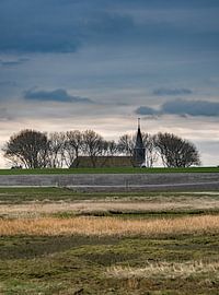 De waddendijk bij Paesens Moddergat met kerktoren van Harrie Muis