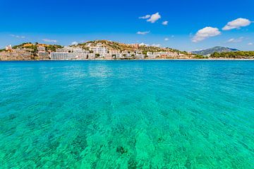 Spanje Mallorca eiland, baai aan de kust in Santa Ponsa van Alex Winter