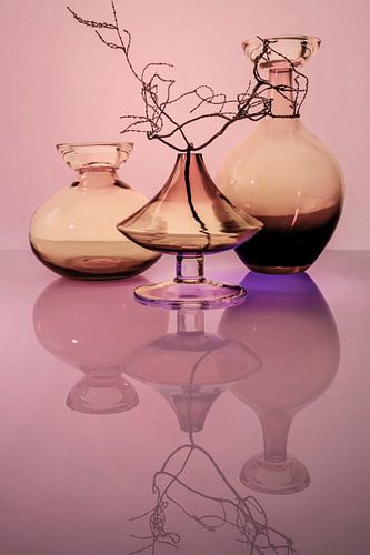 Stilleven. Modern met Glas. Peach Fuzz.