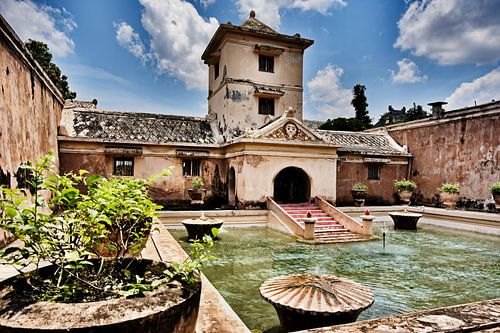 De vervaagde schoonheid en het mysterie van het waterpaleis