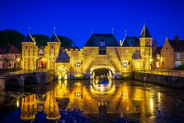 Ancienne porte Koppelpoort dans la ville d'Amersfoort, Pays-Bas du sur Sander Meertins