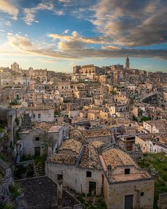 Blick auf die Sassi von Matera bei Sonnenuntergang. Basilikata, Italien