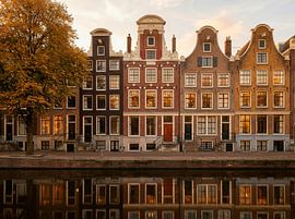 Maisons historiques au bord des canaux d'Amsterdam