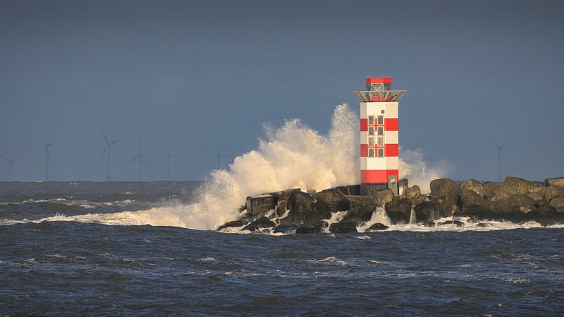 IJmuiden lighthouse by Peter Bartelings
