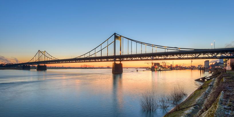 Krefeld-Uerdinger Brücke von Michael Valjak