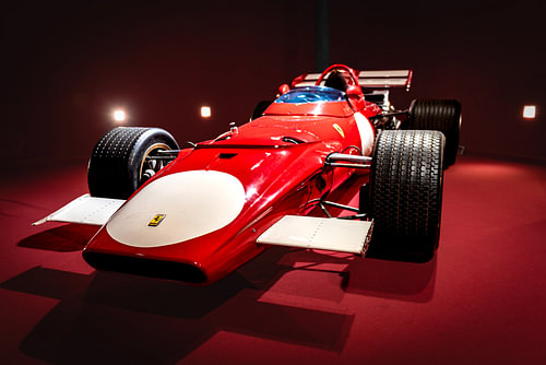 Ferrari éénpersoons racer (monopod) in het fameuze Ferrari-rood
