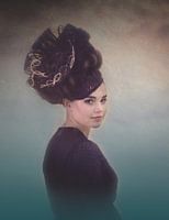 Dame aux cheveux noirs