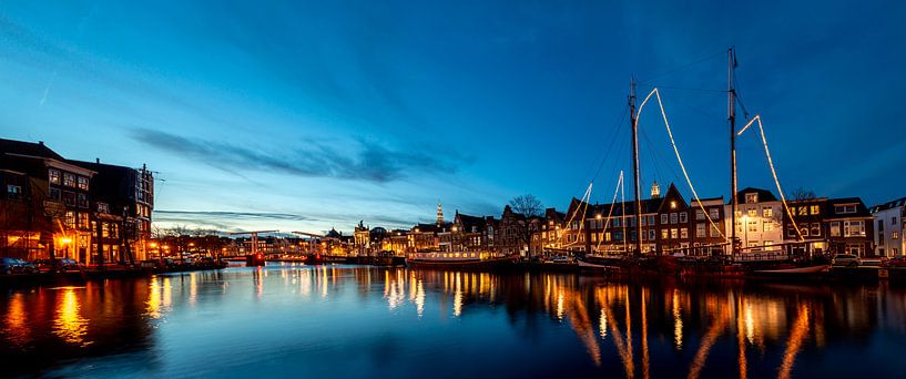 Blaue Stunde über der Spaarne von Arjen Schippers