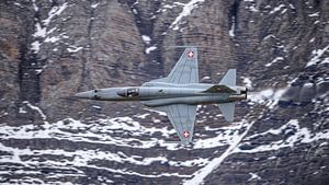 F-5E Tiger II während der Axalp Fliegerschiessen Airshow.