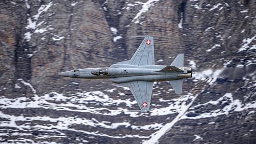 F-5E Tiger II während der Axalp Fliegerschiessen Airshow.