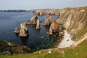 Felsküste auf den Hebriden, Schottland