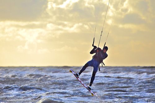 Kitesurfer auf der Nordsee bei Noordwijk