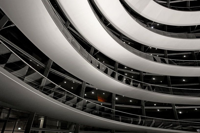 La nuit dans le dôme du Reichstag à Berlin par Frank Herrmann