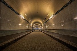 Im alten Elbtunnel von Leon Okkenburg